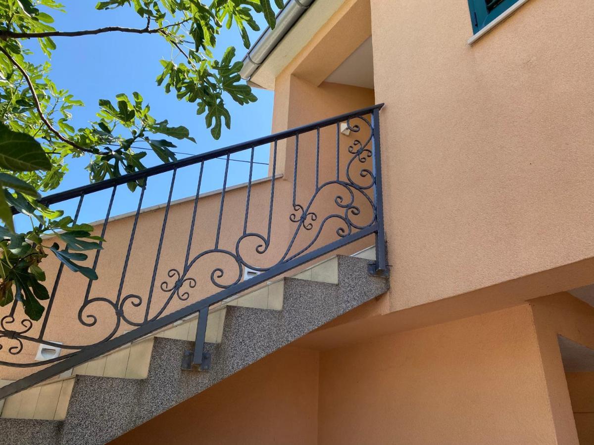 Guest House Lorenta Vodice Extérieur photo